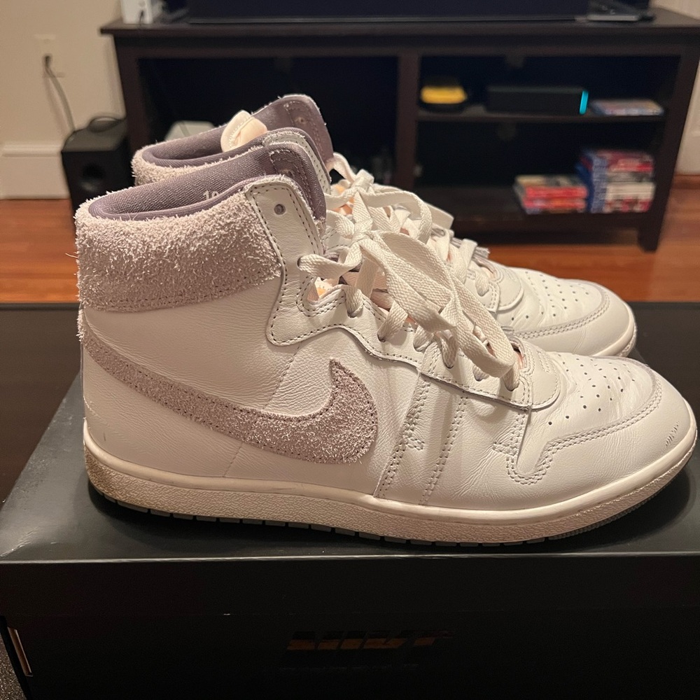 Nike Air Ship Size 10 Men’s Grey and White *Mint Condition* - Picture 6 of 6
